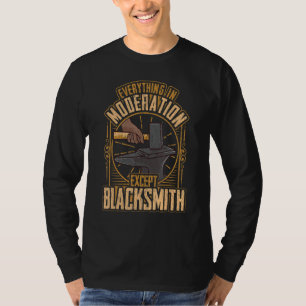 Funny Blacksmith ist der Teufel des Hammer T-Shirt