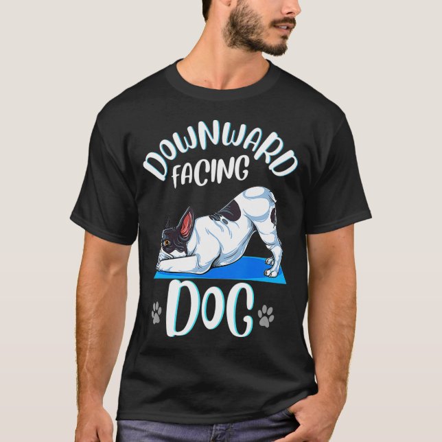 Funny Boston Terrier Yoga Poses for Downward Facin T-Shirt (Vorderseite)