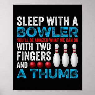 Funny Bowling schläft mit einer Bowler Puppe Vinta Poster