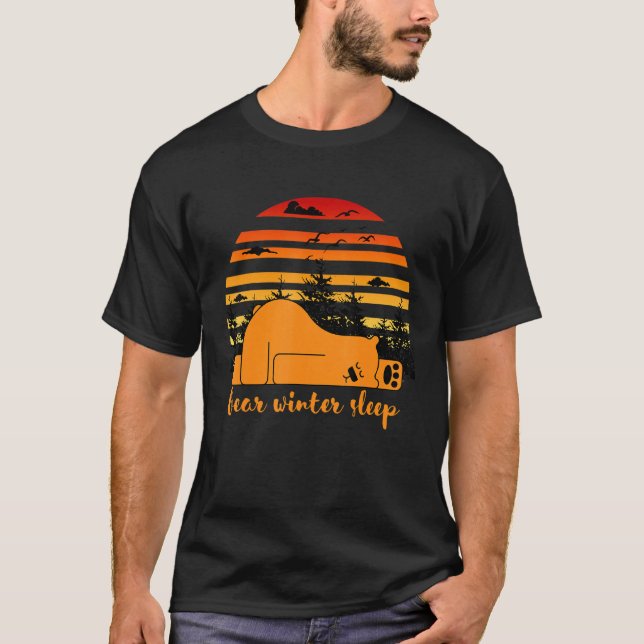 Funny Brown Bear Winter Sleep T-Shirt (Vorderseite)