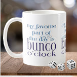 Funny Bunco Tasse<br><div class="desc">Ein lustiges Zitat für Bunco-Spieler. Mein Lieblingsteil des Tages ist Bunco-Uhr. Spaß beim Design für Mädchen. Großartiges Geschenk oder Preis. Modernes typografisches Design.</div>