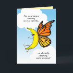 Funny Butterfly Banana Happy Geburtstag Gruß Karte<br><div class="desc">Lassen Sie den Tag mit einer unglaublich witzig Geburtstagskarte für die Banane zum Geburtstag eines Jemanden ausklingen! Die einzigartige, originelle Abbildung von Raphaela Wilson zeigt eine coole, gelbe Banane mit einer Sonnenbrille mit orangefarbenen Schmetterlingsflügeln, die die uralte Frage aufwirft: "Träumst du von einer Banane, dass du ein Schmetterling bist, oder...</div>