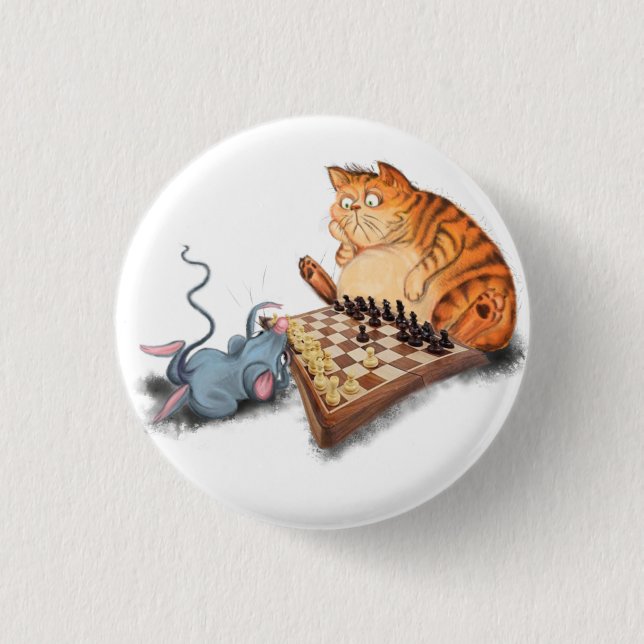 Funny Button mit Cat and Mouse Playing Schach (Vorderseite)