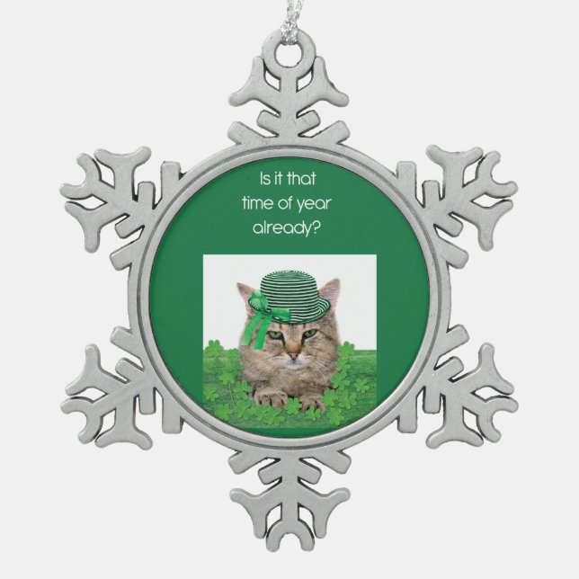 Funny Cat am St. Patrick's Day Schneeflocken Zinn-Ornament (Vorderseite)