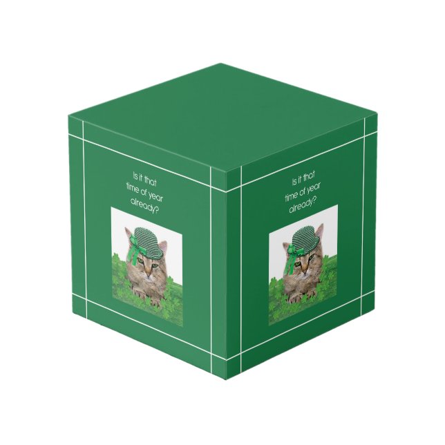 Funny Cat am St. Patrick's Day Würfel (Vorderseite Schrägansicht)