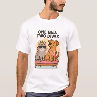 Funny Cat and Dog T - Shirt - Ein Bett, zwei Divas