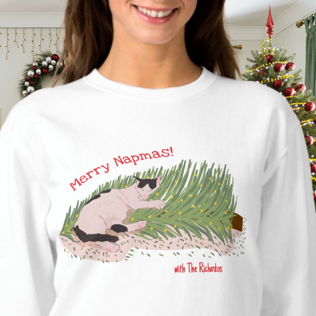 Funny Cat Napping über den gefallenen Weihnachtsba Sweatshirt (Von Creator hochgeladen)