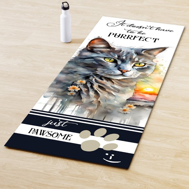 Funny Cat Perfectionist Watercolor Yogamatte (Yoga mat featuring a watercolor painting of a tabby cat with paw print and your own funny texts)