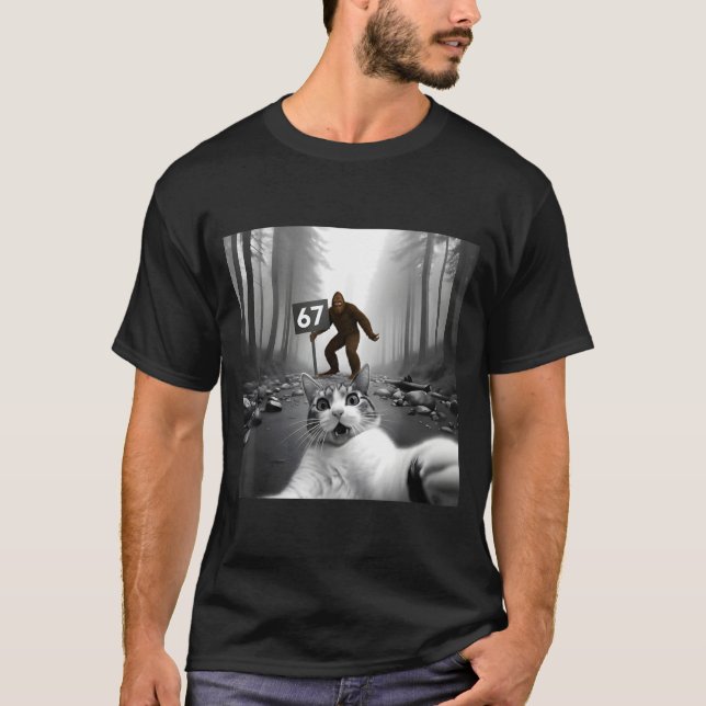 Funny Cat Selfie With Bigfoot 67 Six Seven Meme Me T-Shirt (Vorderseite)