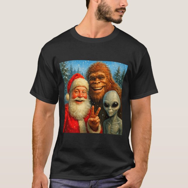 Funny Cat Selfie With Santa Claus &amp; Bigfoot Me T-Shirt (Vorderseite)