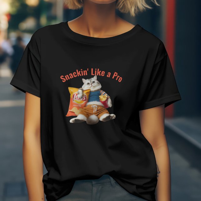 Funny Cat Snackin' like a Pro T-Shirt (Von Creator hochgeladen)
