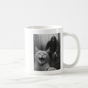 Funny Cat überrascht glücklich Selfie mit Bigfoot Kaffeetasse