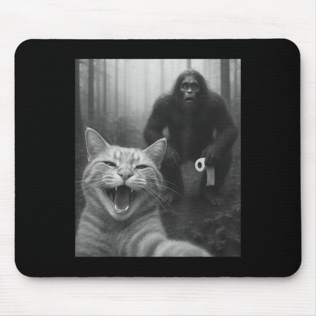 Funny Cat überrascht glücklich Selfie mit Bigfoot  Mousepad (Vorne)