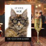 Funny Cat Wein Champagner Geburtstag Grußkarte Karte<br><div class="desc">Eine niedliche und lustige Geburtstagskarte mit einer Maine-Coon-Katze mit Gläsern,  Champagner und Weingläsern im Inneren.</div>
