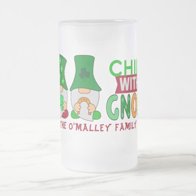 Funny Chillin mit My Gnomies St Patricks Day Mattglas Bierglas (Mittel)