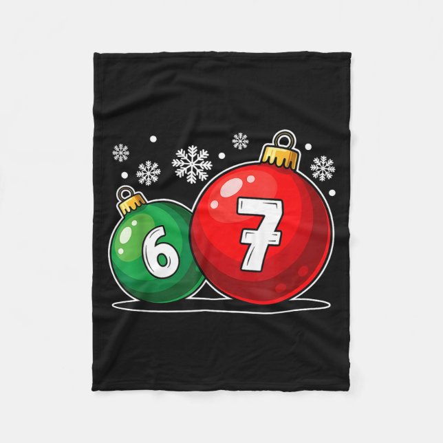 Funny Christmas 67 Six Seven Meme Gen Alpha Slang  Fleecedecke (Vorderseite)