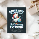 Funny Christmas Baby Pregnancy Ankündigung<br><div class="desc">Feiern Sie die Urlaubssaison und teilen Sie Ihre freudige Nachricht mit unserer Custom Christmas Pregnancy Ankündigung. Diese festliche und personalisierte Ankündigung soll Freude und Aufregung wecken, während Sie die wunderbaren Neuigkeiten über Ihre Schwangerschaft an Familie und Freunde weitergeben. Diese Ankündigung verbindet Urlaubsgeist mit einer besonderen Ankündigung in einer unvergesslichen Weise....</div>