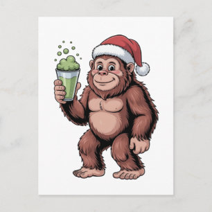 Funny Christmas Bigfoot Holding Matcha Einladungspostkarte