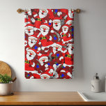 Funny Christmas Modern Whimsical Santa Collage Geschirrtuch<br><div class="desc">Dieses moderne Design besticht durch eine farbenfrohe Collage von weihnachtlichen Weihnachtsliedern #Christmas Santas #christliche #holidays #festive #gift #gift #gifts #christmasgifts #holidaygifts #holidaygifts #seasonal #küche #kitchentowels #teatowels #towels #towels #Zuhause #Party #partysupplies #fun</div>
