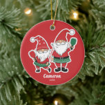 Funny Christmas Pickleball Gnomes, Ihr Foto Text Keramik Ornament<br><div class="desc">Ein super lustiges Pickleball Weihnachtsschmuck mit 2 Gnomen spielen Pickleball. Fügen Sie Ihren eigenen Text in das Foto vorne und Pickleball Player auf der Rückseite. Ein ideales Urlaubsgeschenk für Ihren Pickleball-Partner,  den Geheimsanta,  Coach,  Teamkoordinator oder alle,  die diesen phantastischen Sport Lieben.</div>