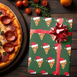 Funny Christmas Pizza Scheiben in Weihnachtsmannmü Geschenkpapier<br><div class="desc">Funny Pizza Liebhaber Weihnachtsverpackung für ein italienisches Restaurant. Niedliche Pepperoni Scheiben mit einem unglaublich witzig Weihnachtsmann,  der in einem lustigen Ferien-Essmuster.</div>