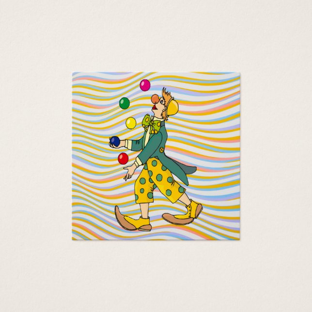 Funny Clown spielen mit farbenfrohen Balls (Vorderseite)