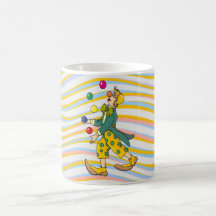 Funny Clown spielen mit farbenfrohen Balls