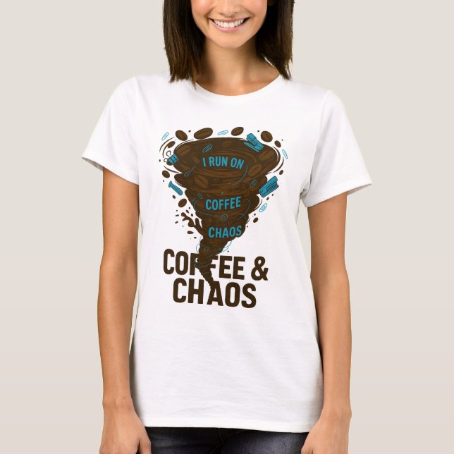 Funny Coffee T - Shirt - "I Run On Coffee & Chaos" (Vorderseite)
