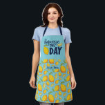 Funny Cooking Pub Squeeze The Day Lemon Muster Schürze<br><div class="desc">Lustvolle und coole Schürze,  um das Kochen noch angenehmer zu machen. Personalisiertes Geschenk für Familie und Freunde,  die Liebe Kochen,  Backen und probieren neue Rezepte in der Küche. Passen Sie die Formulierung an Ihren Anlass an. Mit dem Design-Tool können Sie den Schriftart-,  Schriftart- und Schriftart-Typ weiter ändern.</div>
