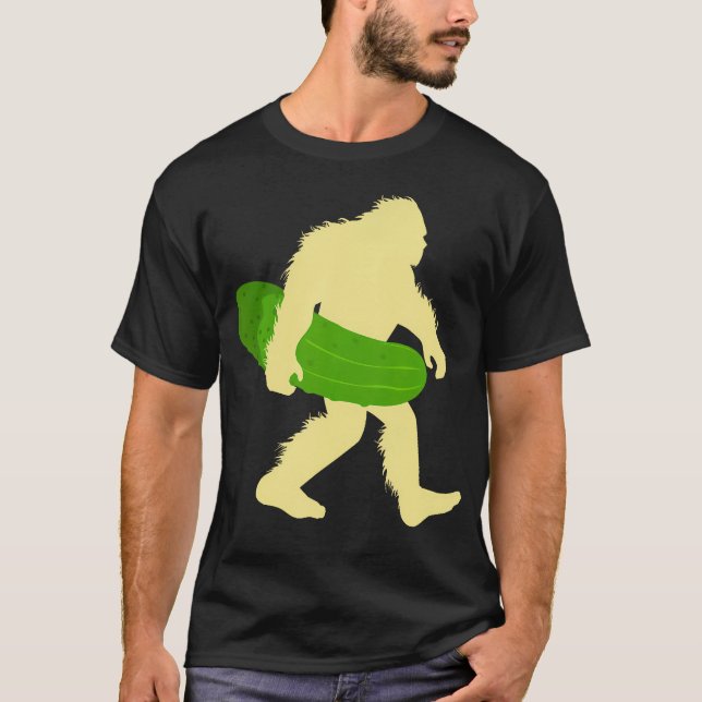 Funny Cucumber Loves Pickle Bigfoot Sasquatch Pick T-Shirt (Vorderseite)