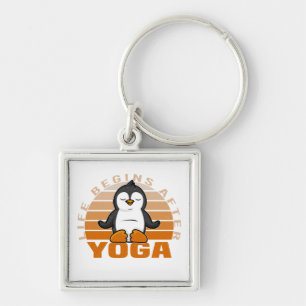 Funny cute penguin doing yoga. funny yoga poses schlüsselanhänger