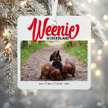 Funny Dackel Würstchen Hund Weihnachten Foto Ornament Aus Metall<br><div class="desc">Fügen Sie Ihrem Urlaubsstil einen Hauch Spaß hinzu mit unserem Funny Dackel Würstchen Dog Custom Foto Metal Ornament! Dieses spielerische Ornament ist für Dackeln- und Haustierfreunde konzipiert, die mit dem besten Foto ihres Freundes die Saison feiern gewollt haben. Mit einem frechen, festlichen Design lasse dieses Ornament Ihnen, ein Hundebild Ihres...</div>