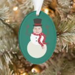 Funny Dancing Snowman Foto Holiday Ornament<br><div class="desc">Platzieren Sie Ihr Lieblingsstift in diesem lustigen,  schneebedeckten Weihnachtsschmuck für eine festliche und humorvolle Art,  Ihren Baum zu dekorieren. Es ist lustig und niedlich und bringt fröhliches Lachen während Ihres Geschenkes. Das perfekte gag Geschenk für Familie und Freunde.</div>