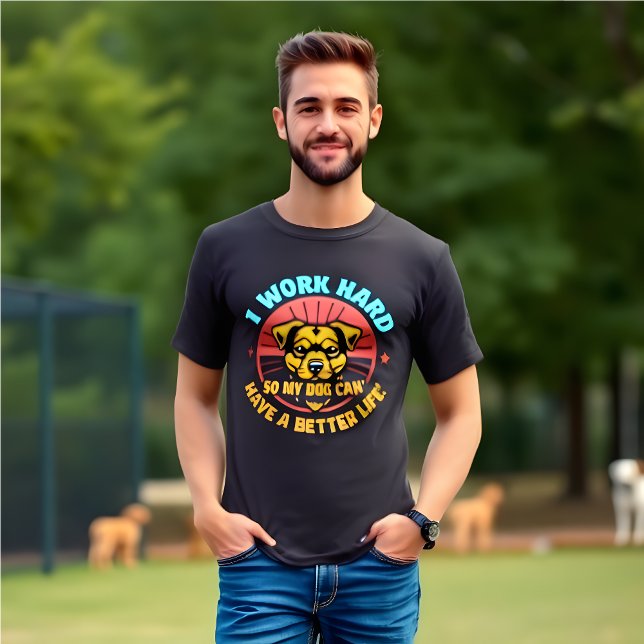 Funny, dass ich hart arbeite, damit mein Hund ein  T-Shirt (Funny Retro men's t-shirt.  "I Work Hard So My Dog Can Have a Better Life")