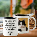 Funny Deep Cat Sprichwort | Foto und Name der benu Zweifarbige Tasse<br><div class="desc">Das ist ein unglaublich witzig und verlässliches Zitat! Die maßgeschneiderte Tasse mit einem Foto Ihres KatzenSprichworts "Du hast mich vielleicht adoptiert, aber ich bin hübsch sicher, dass ich dich besitze" ist eine großartige Möglichkeit, die allgemeine Wahrnehmung, dass Katzen die Wurzeln beherrschen, zu unterhalten. Die Tasse würde jedem Katzenliebhaber ein tolles...</div>