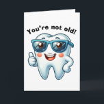 Funny Dentist Birthday Karte<br><div class="desc">Die lustige Geburtstagskarte eines Zahnarztes mit einem lustigen Zahn mit Sonnenbrille und dem Vorhängeschild. Die Insider-Kartennachricht hat einen lustigen Zahnpuffer, kann aber bearbeitet werden, wenn sie von Ihnen gewollt wird. Das würde eine lustige Geburtstagskarte für den Zahnarzt, Zahnarzthygieniker usw. in Ihrem Leben machen.</div>