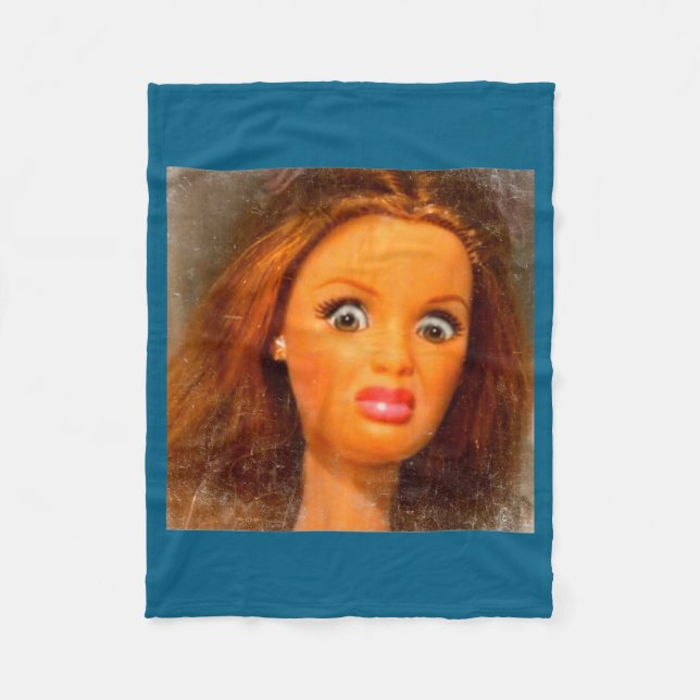 Funny Disgusting Doll Face Meme  Fleecedecke (Vorderseite)