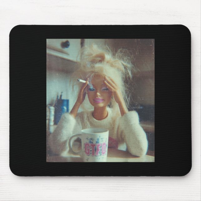 Funny Disgusting Doll Face Meme Smoking Sad Sarcas Mousepad (Vorne)