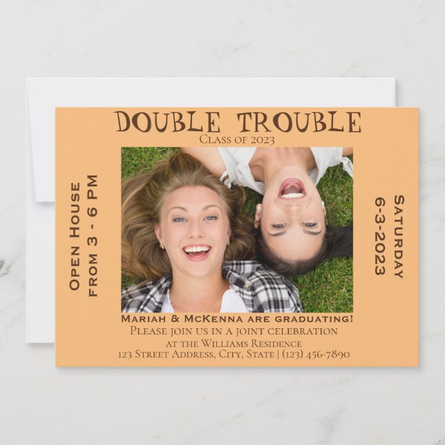 Funny Double Trouble Graduation Party Einladung (Vorderseite)