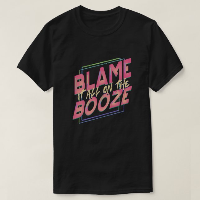 Funny Drinker Geschenk Schuld alles auf dem Booze T-Shirt (Design vorne)