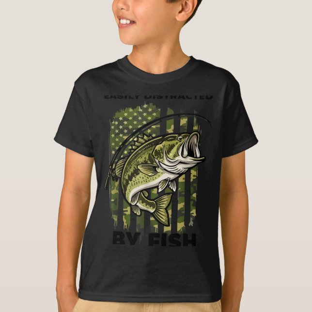 Funny Easily Distracted By Camo B Fish American Fl T-Shirt (Vorderseite)