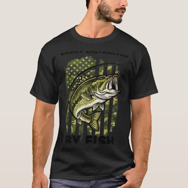 Funny Easily Distracted By Camo B Fish American Fl T-Shirt (Vorderseite)