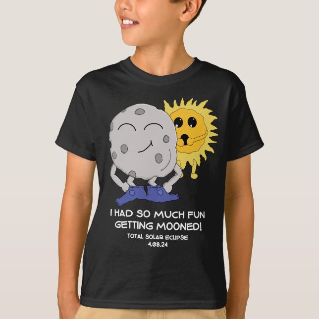 Funny Eclipse 2024 Getting Mooned Joke T-Shirt (Vorderseite)