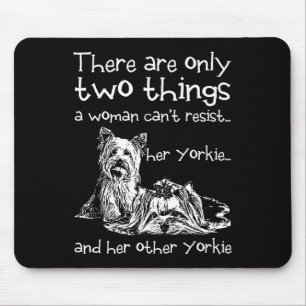Funny eine Frau kann ihren beiden Yorkies nicht wi Mousepad