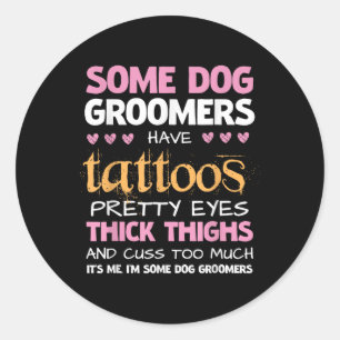 Funny einige Hunde Groomer haben Tattoos Runder Aufkleber