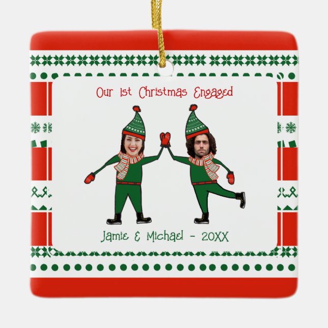 Funny Elves Unser 1. Weihnachts Verlobtes Rotes Gr Keramikornament (Vorderseite)