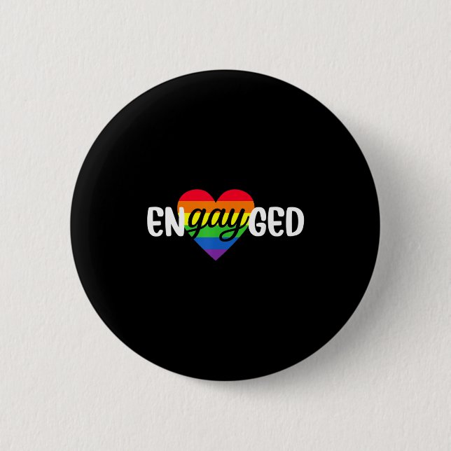 Funny Engayged Gay Couple Engagement Party Rainbow Button (Vorderseite)