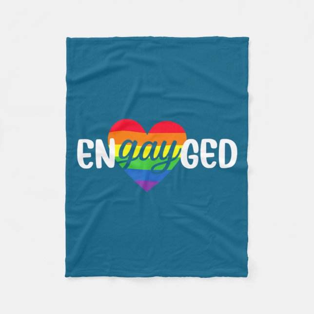 Funny Engayged Gay Couple Engagement Party Rainbow Fleecedecke (Vorderseite)