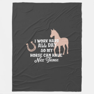 Funny Equestrian "Ich arbeite den ganzen Tag hart" Fleecedecke