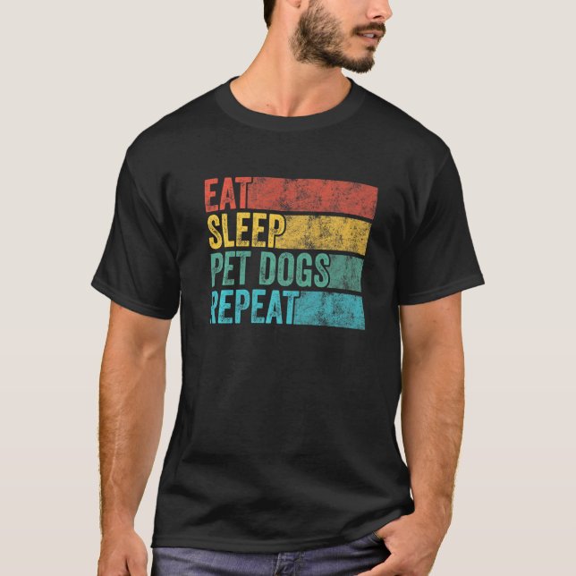 Funny essen schlafende Hunde Hunde wiederholen Hun T-Shirt (Vorderseite)